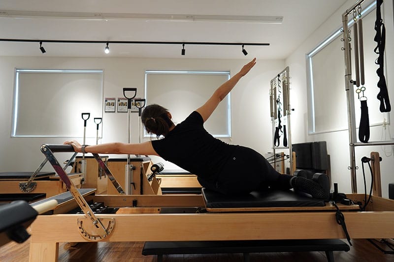 尼崎のピラティススタジオのマシンの説明-リフォーマー